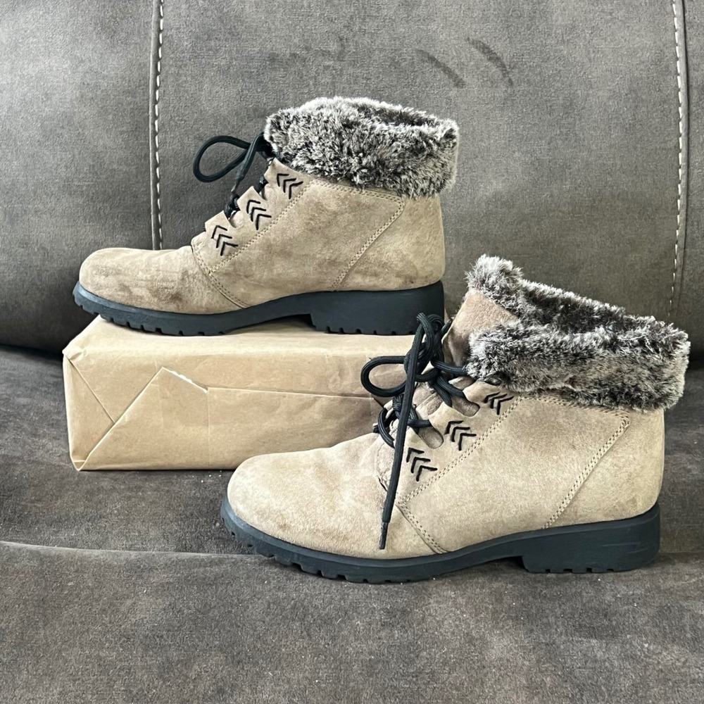 Cobbler Cuddlers Women's Size 7 Faux Fur Lined Ankle Boots Tan Suede Lace Up EUC